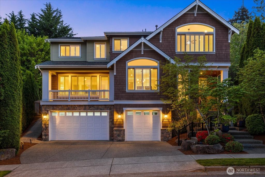Photo of 423 Sky Country Way NW, Issaquah, WA 98027 (MLS # 2518969)