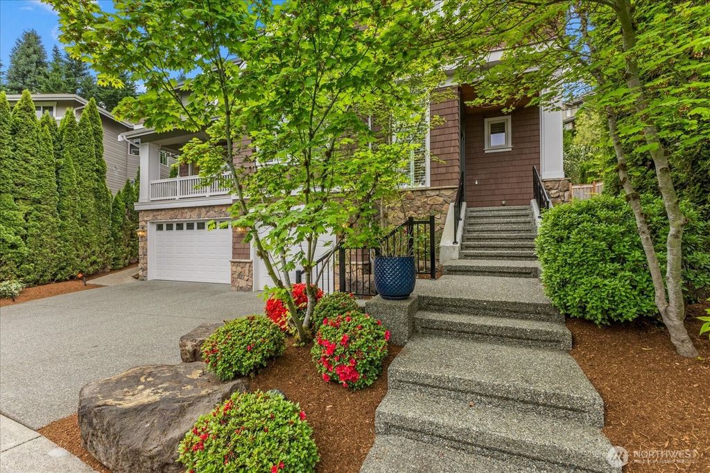 Photo of 423 Sky Country Way NW, Issaquah, WA 98027 (MLS # 2518969)