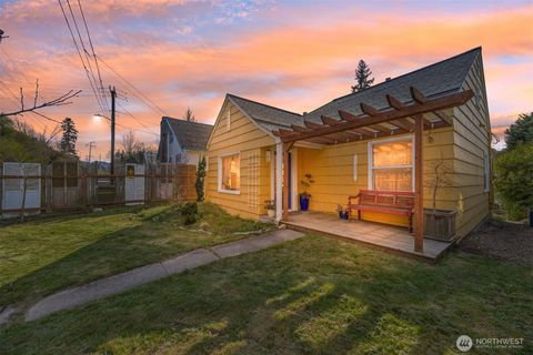 Photo of 1205 Humboldt Street, Bellingham, WA 98225 (MLS # 2499714)