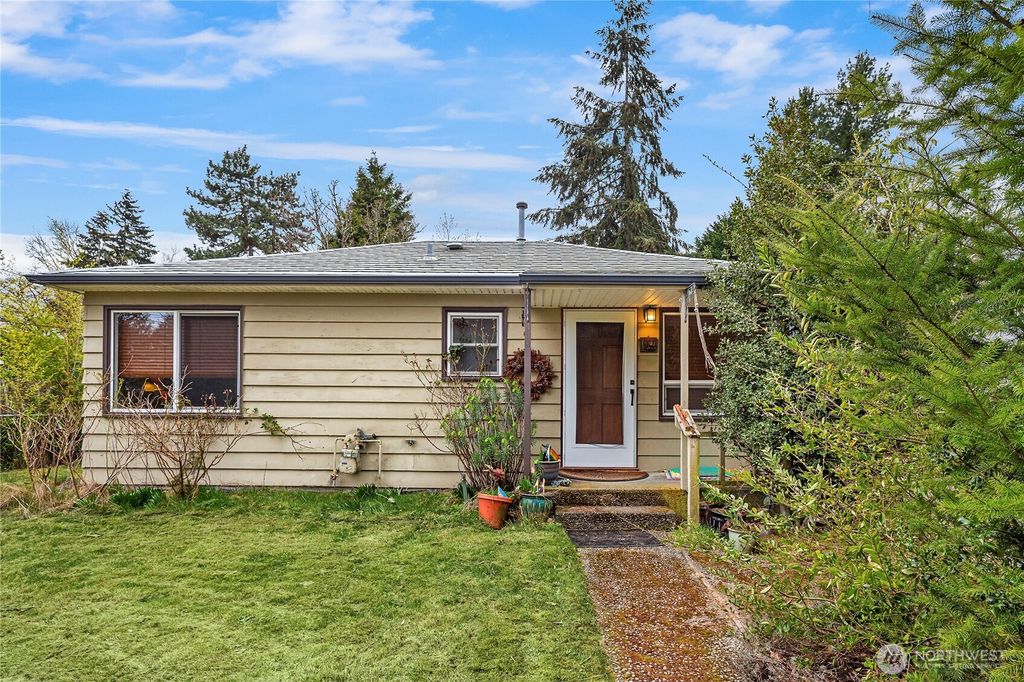 Photo of 15835 26th Avenue NE, Shoreline, WA 98155 (MLS # 2346489)