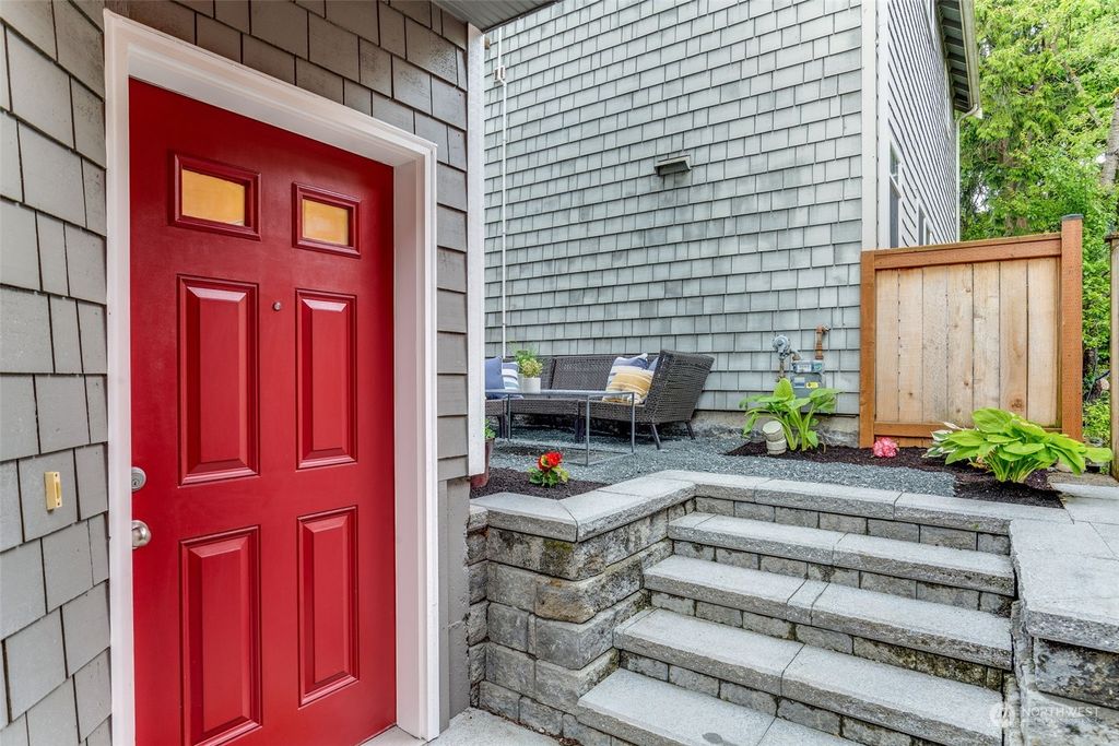 Photo of 210 15th Ave Ave, Seattle, WA 98122 (MLS # 2244157)