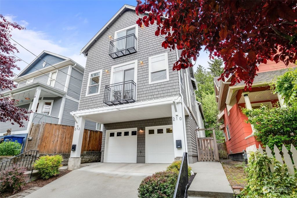 Photo of 210 15th Ave Ave, Seattle, WA 98122 (MLS # 2244157)
