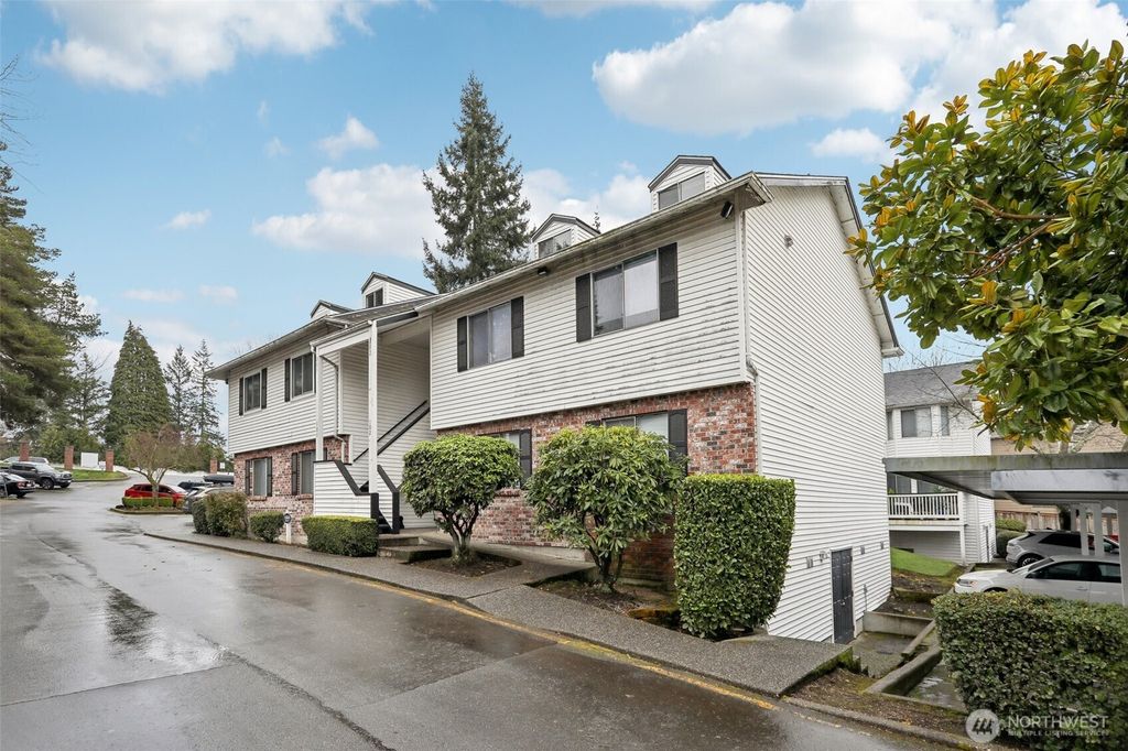 Photo of 11515 SE 258th Street #H201, Kent, WA 98030 (MLS # 2340960)