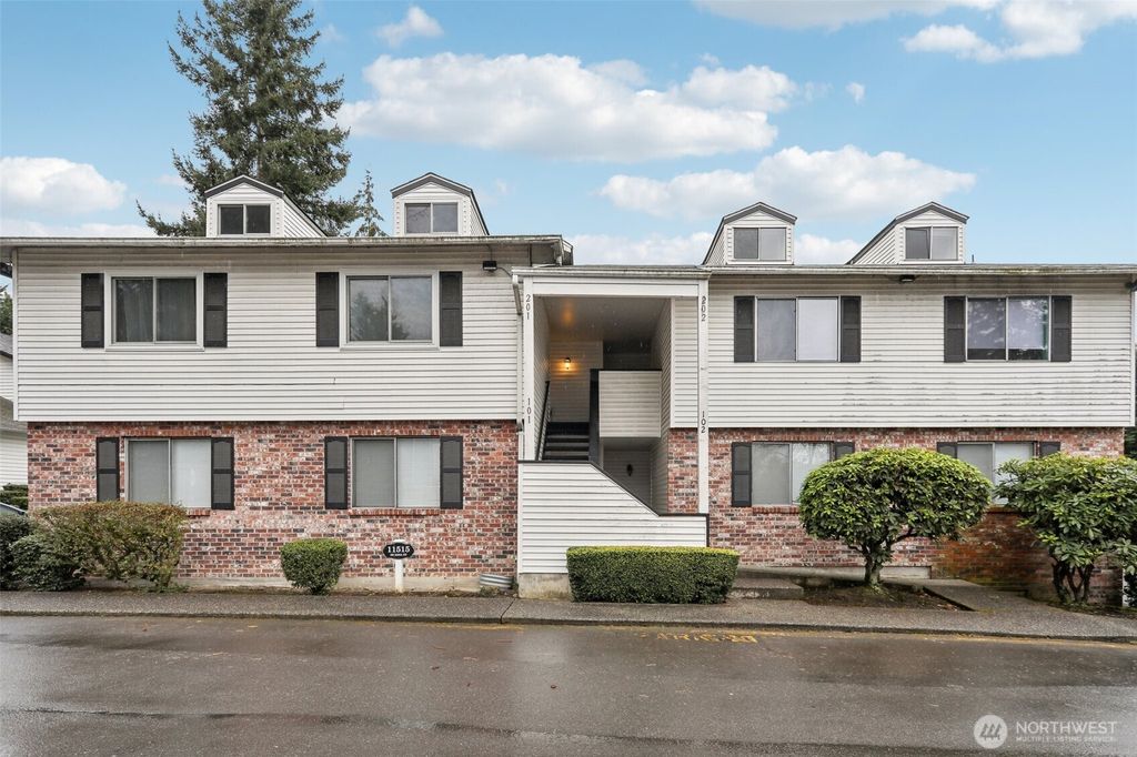 Photo of 11515 SE 258th Street #H201, Kent, WA 98030 (MLS # 2340960)