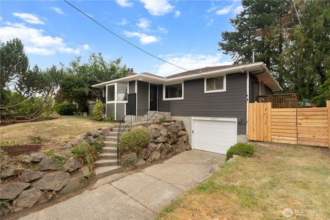 Photo of 16624 3rd Avenue S, Burien, WA 98148 (MLS # 2465098)