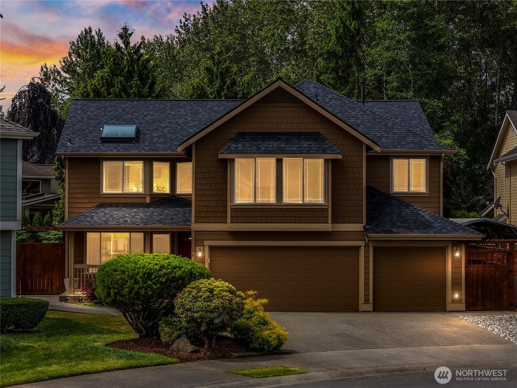 Photo of 4307 NE 7th Place, Renton, WA 98059 (MLS # 2361711)