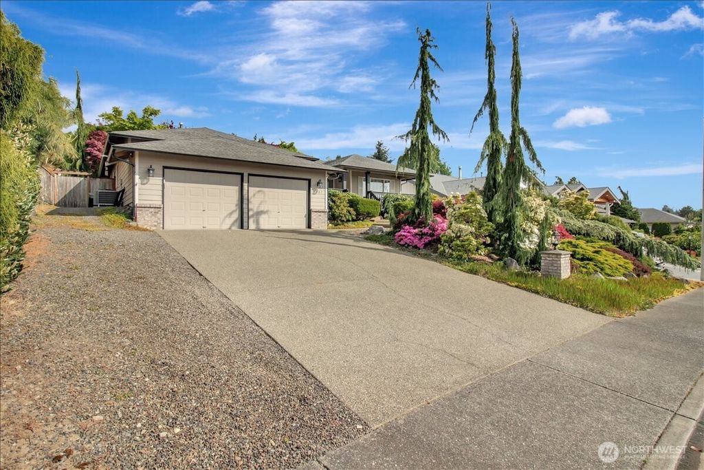 Photo of 7307 76th Dr Drive NE, Marysville, WA 98270 (MLS # 2518723)