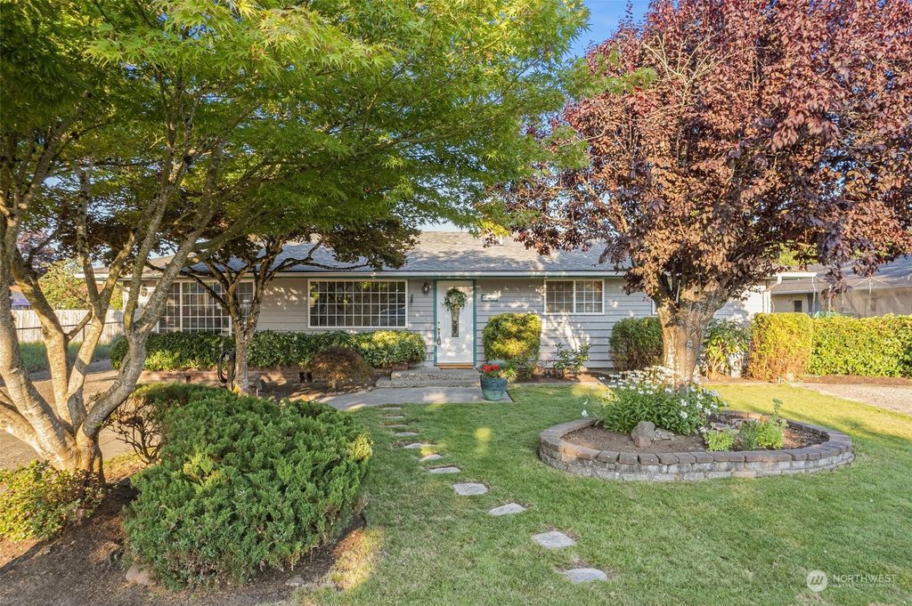 Photo of 105 Cedar Lane, Pacific, WA 98047 (MLS # 2275355)