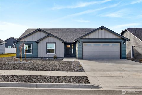Photo of 4337 W Sand Hill St St, Moses Lake, WA 98837 (MLS # 2458105)
