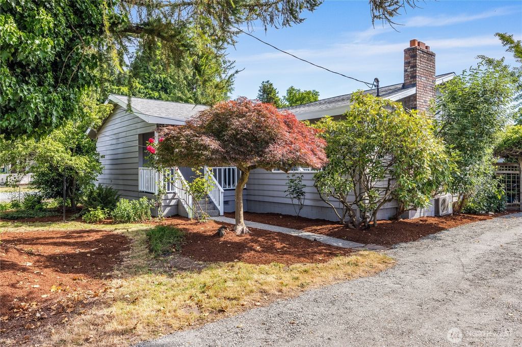 Photo of 11816 40th Avenue S, Tukwila, WA 98168 (MLS # 2383014)