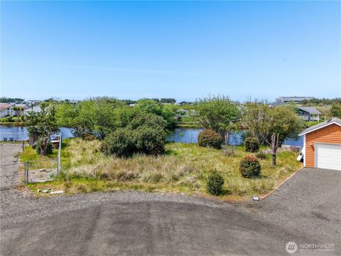 Photo of 701 353rd Place, Ocean Park, WA 98640 (MLS # 2517026)