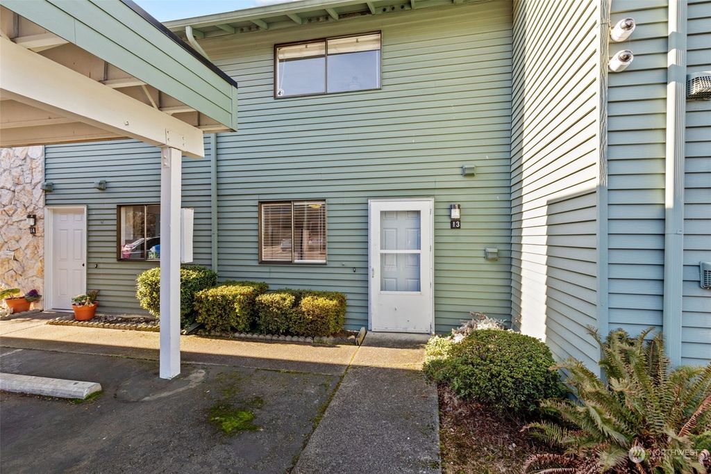 Photo of 1040 S 320th Street #13, Federal Way, WA 98003 (MLS # 2326135)