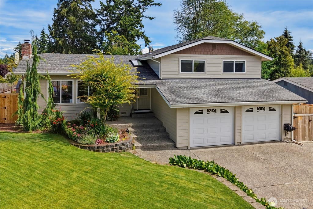 Photo of 31326 33rd Avenue SW, Federal Way, WA 98023 (MLS # 2561712)