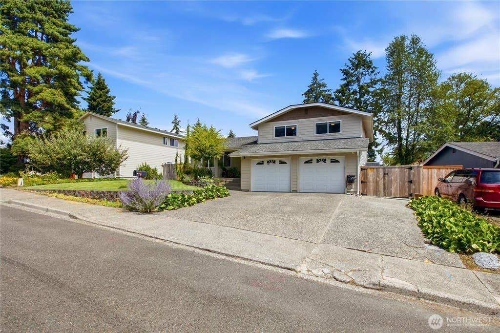 Photo of 31326 33rd Avenue SW, Federal Way, WA 98023 (MLS # 2561712)