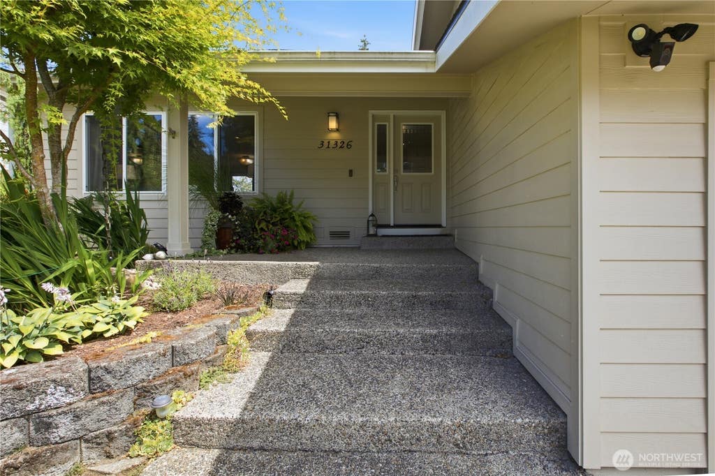 Photo of 31326 33rd Avenue SW, Federal Way, WA 98023 (MLS # 2561712)