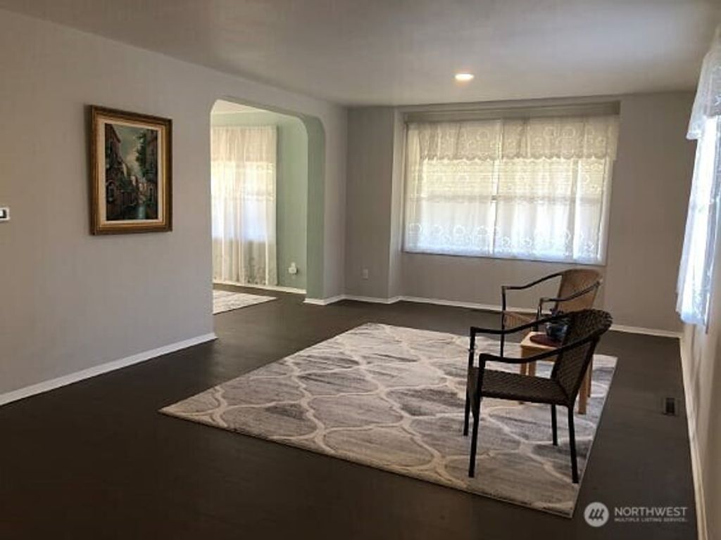 Photo of 2203 NE 10th Street, Renton, WA 98056 (MLS # 2359607)