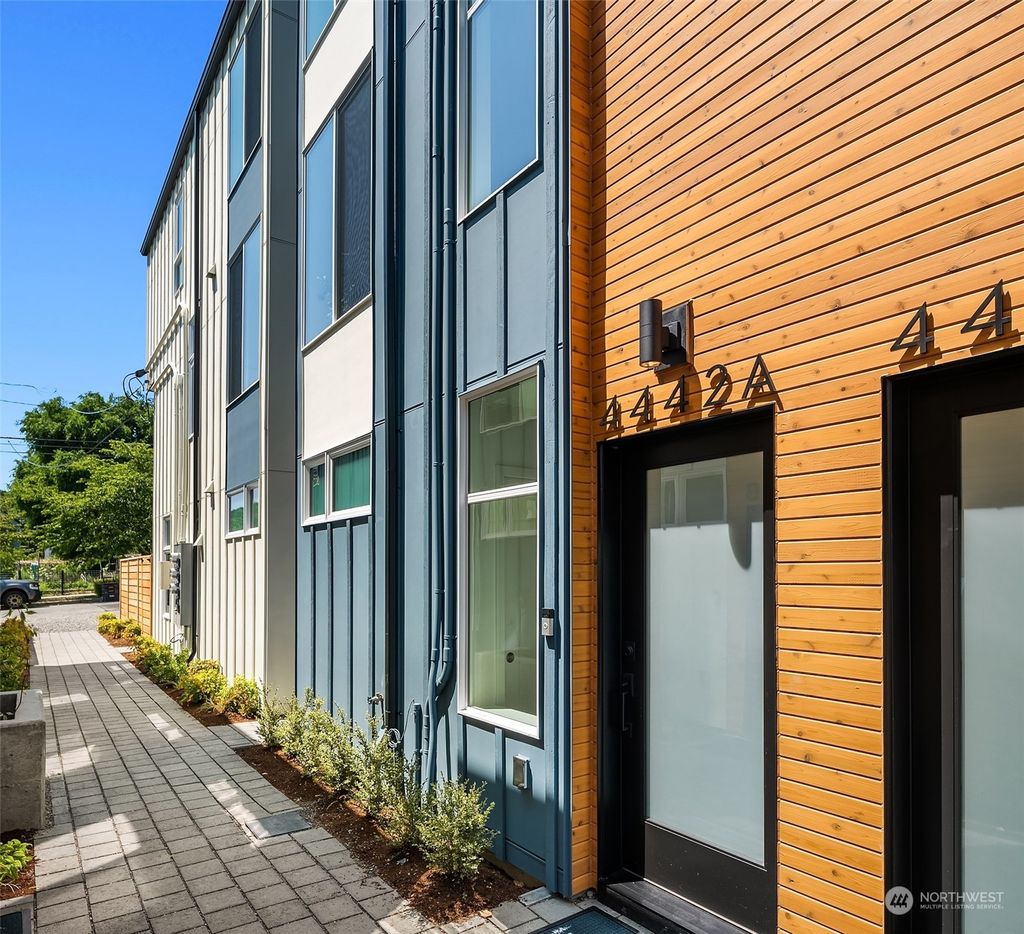 Photo of 4442 33rd Avenue S #B, Seattle, WA 98118 (MLS # 2192799)