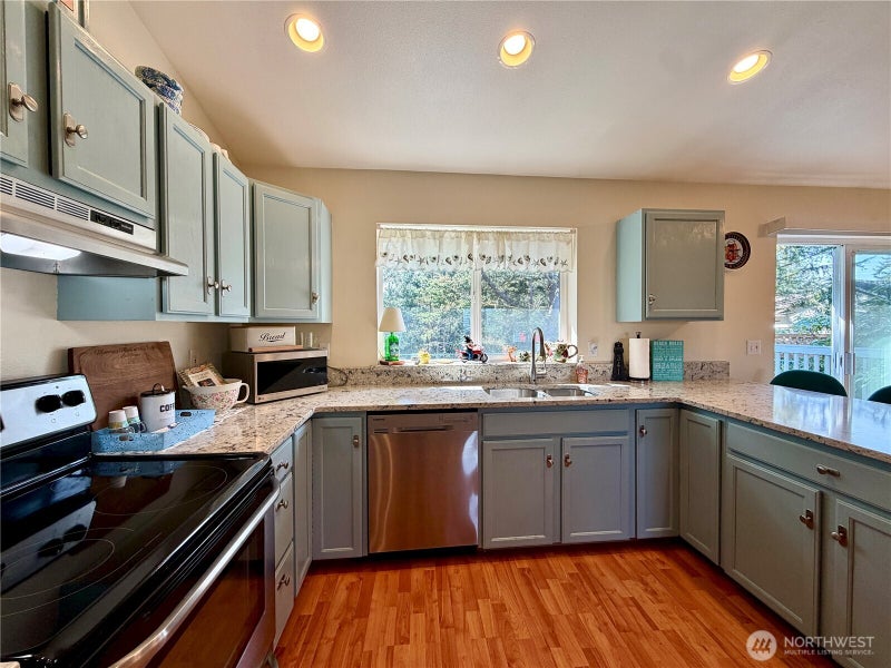 341 Ponderosa Loop NE