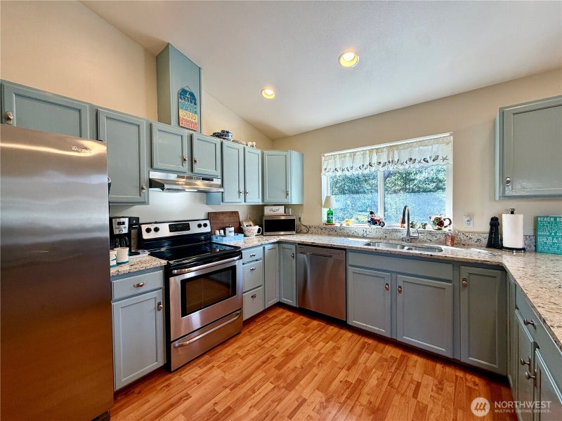 341 Ponderosa Loop NE
