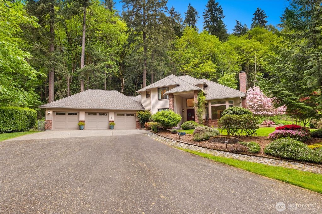 Photo of 11000 164th Avenue SE, Renton, WA 98059 (MLS # 2535072)