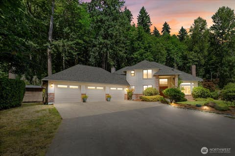 Photo of 11000 164th Avenue SE, Renton, WA 98059 (MLS # 2535072)