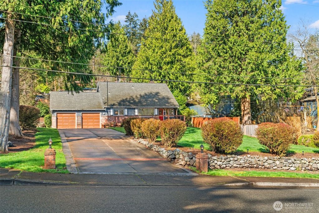 Photo of 754 Sunrise Place SW, Issaquah, WA 98027 (MLS # 2321855)
