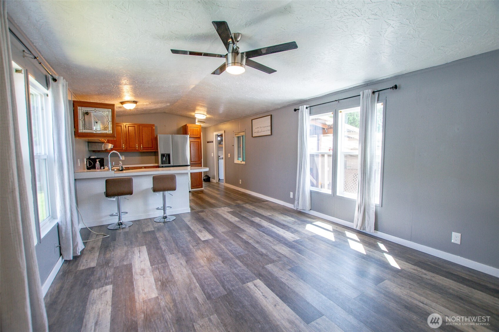 2000 Broadway Avenue 13