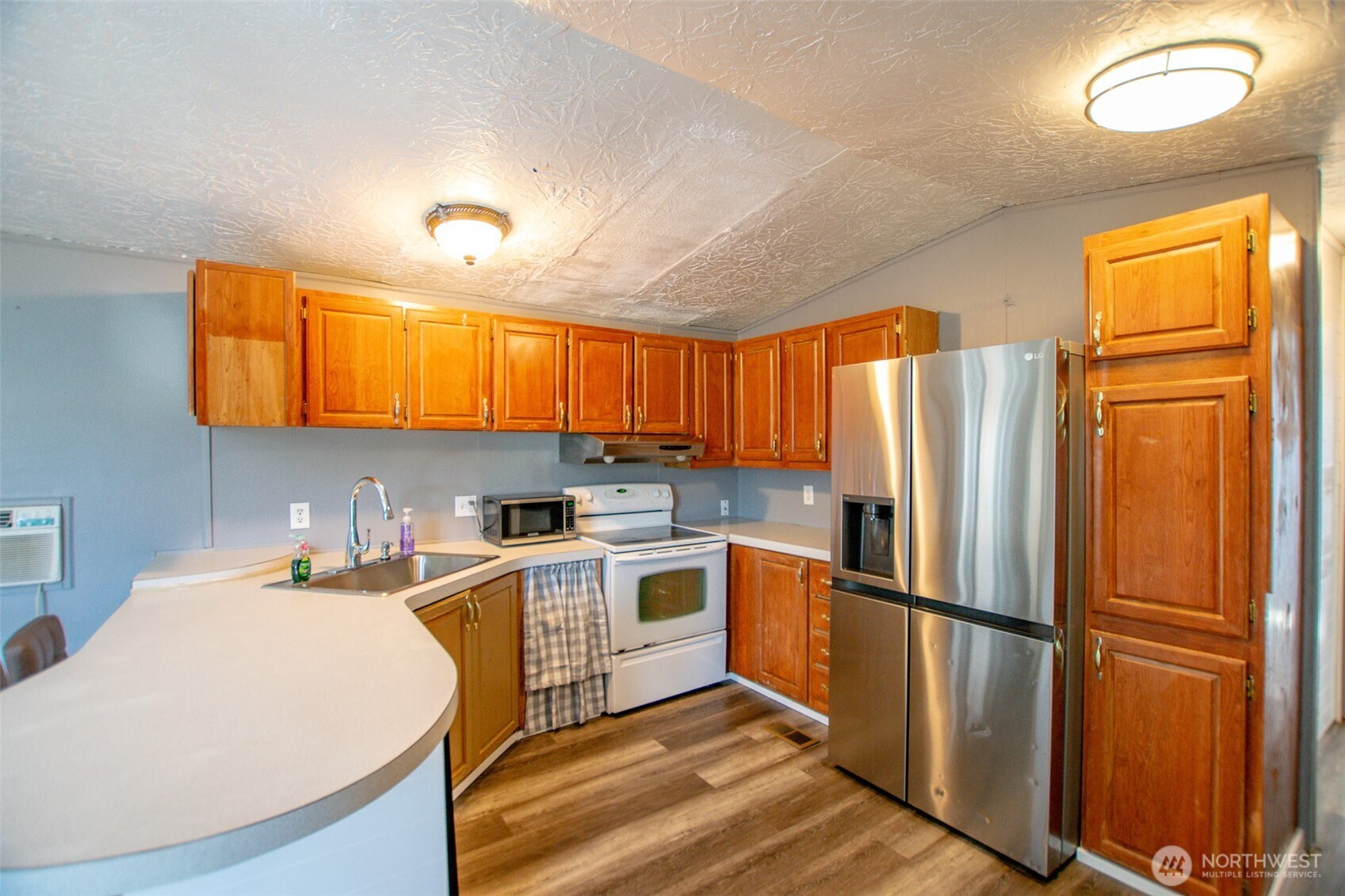 2000 Broadway Avenue 13