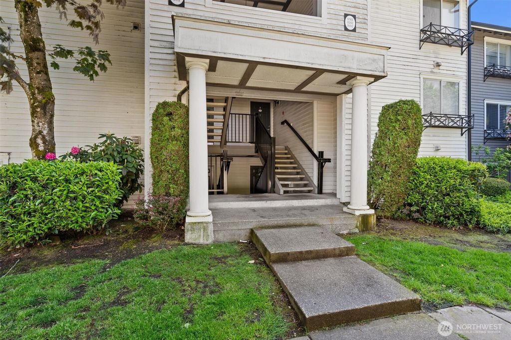 Photo of 15415 35th Avenue W #B102, Lynnwood, WA 98087 (MLS # 2400464)
