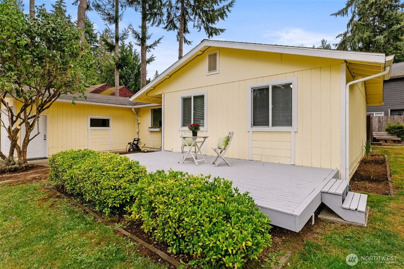 22120 Sea Vista NE