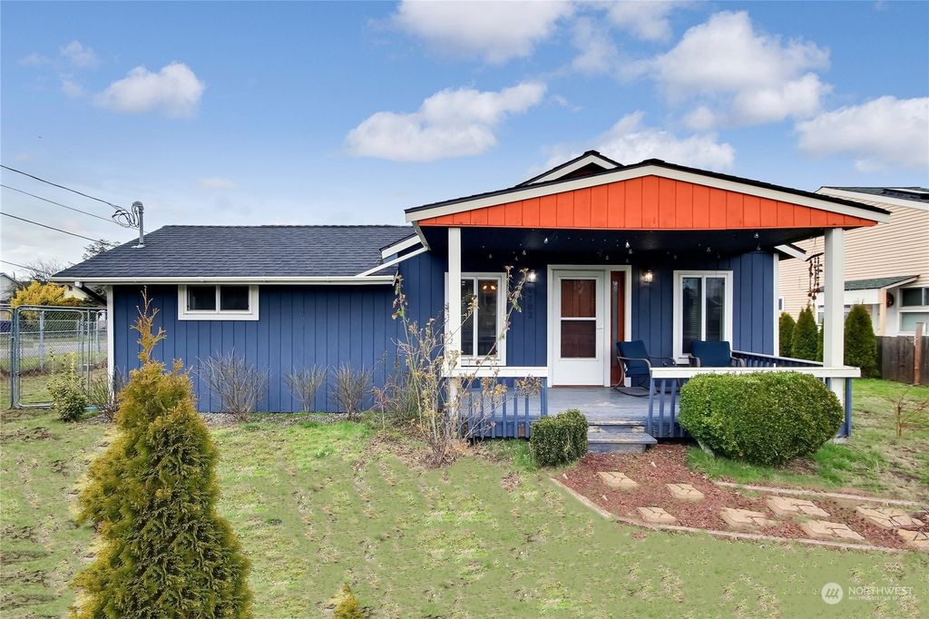 Photo of 4702 S 124th Street, Tukwila, WA 98178 (MLS # 2042108)