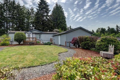 Photo of 15605 79th Avenue E, Puyallup, WA 98375 (MLS # 2382322)