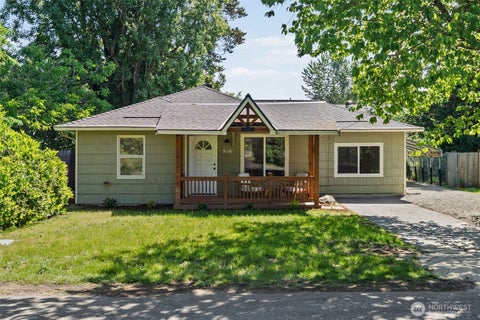 Photo of 916 Bowker Street SE, Lacey, WA 98503 (MLS # 2590292)