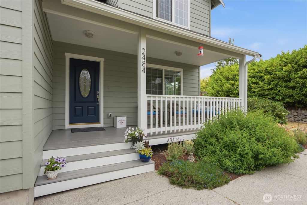 Photo of 2484 Soundview Drive NE, Bainbridge Island, WA 98110 (MLS # 2537233)