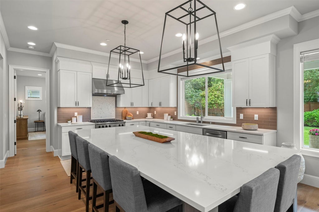Photo of 10425 NE 112th Street, Kirkland, WA 98033 (MLS # 2599013)