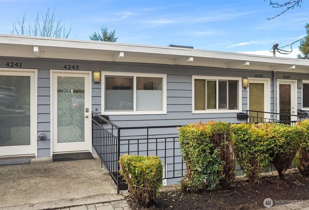 Photo of 4243 Palatine Avenue N, Seattle, WA 98103 (MLS # 2495983)