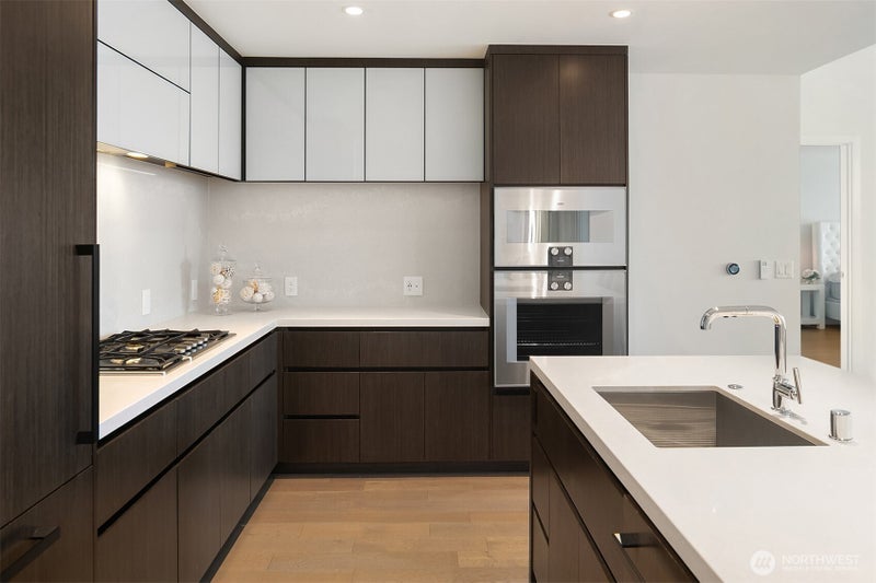 188 Bellevue Way NE 1502