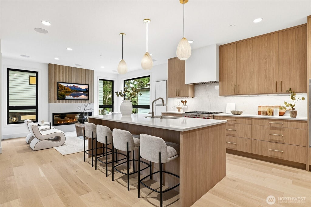 Photo of 11405 NE 91st ST, Kirkland, WA 98033 (MLS # 2593921)