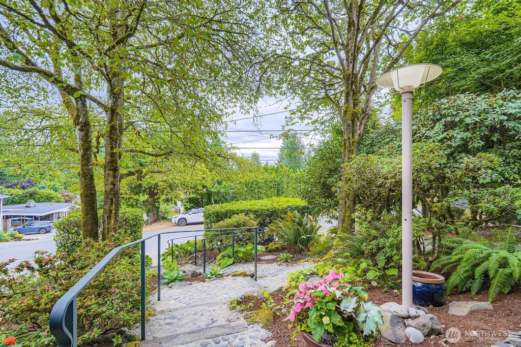 Photo of 9401 45th Avenue NE, Seattle, WA 98115 (MLS # 2406288)