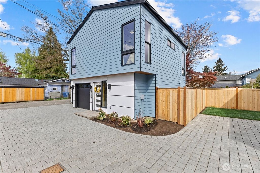 Photo of 9537 Dayton Avenue N, Seattle, WA 98103 (MLS # 2512865)