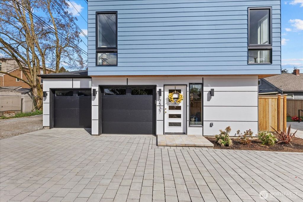 Photo of 9537 Dayton Avenue N, Seattle, WA 98103 (MLS # 2512865)