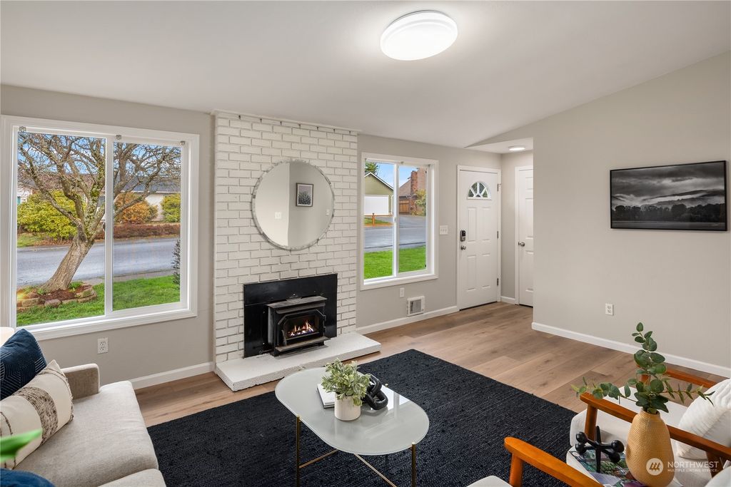 Photo of 702 73rd Street SW, Everett, WA 98203 (MLS # 2037852)