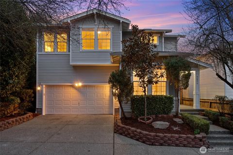 Photo of 5036 NE 4th PL Pl, Renton, WA 98059 (MLS # 2470601)