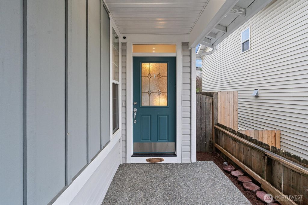 Photo of 5036 NE 4th PL Pl, Renton, WA 98059 (MLS # 2470601)