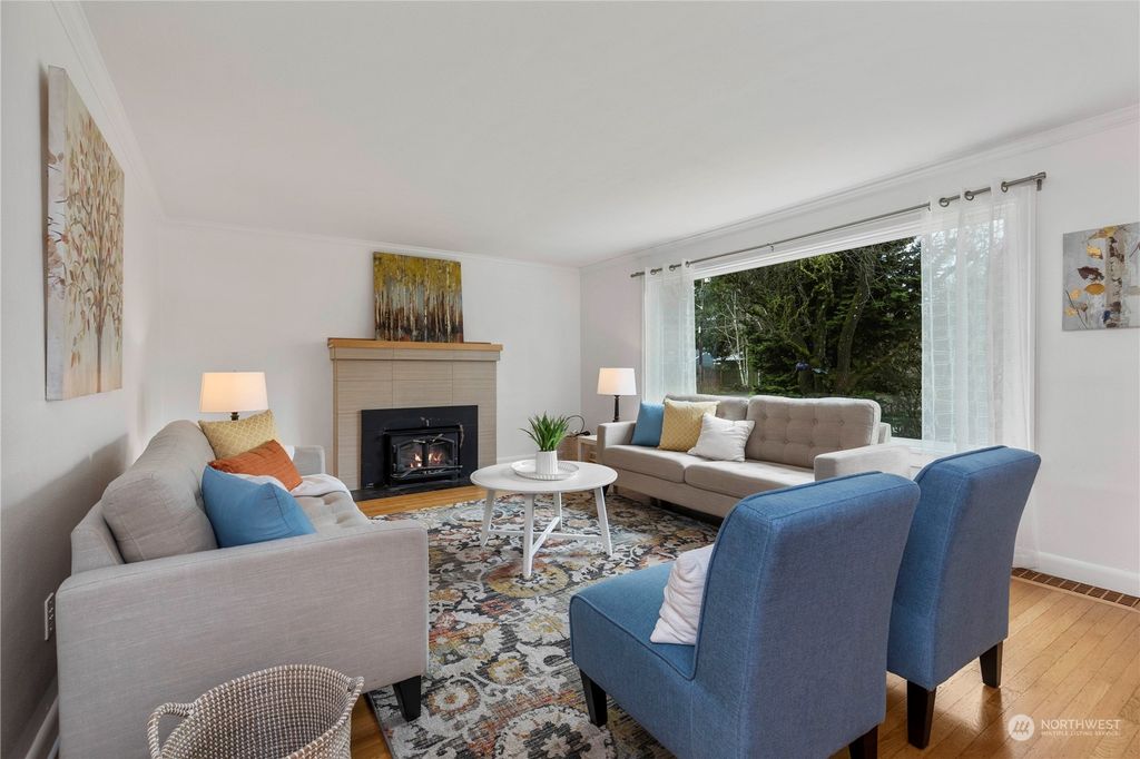 Photo of 13732 Corliss Avenue N, Seattle, WA 98133 (MLS # 2046043)