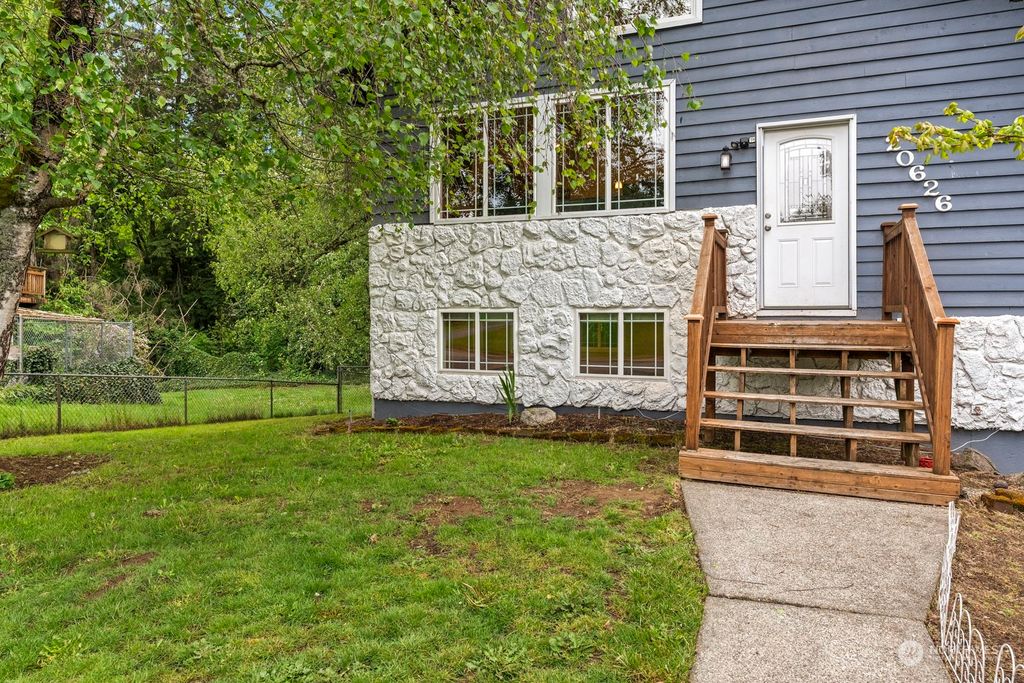 Photo of 20626 NE 76th Place, Redmond, WA 98053 (MLS # 2233714)