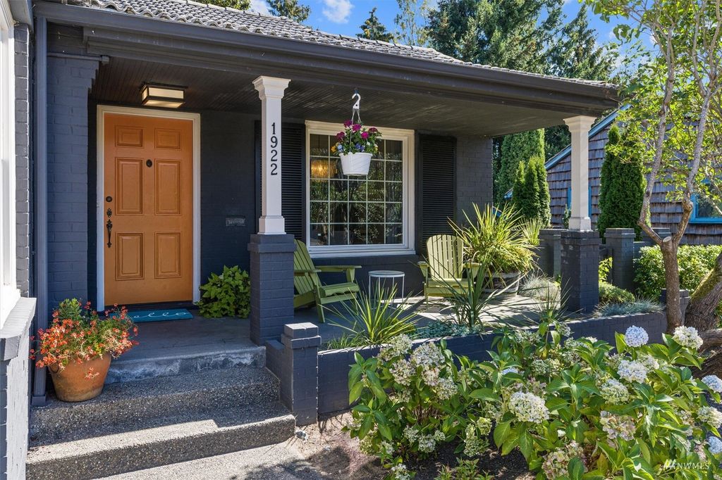 Photo of 1922 34th Avenue W, Seattle, WA 98199 (MLS # 1992836)