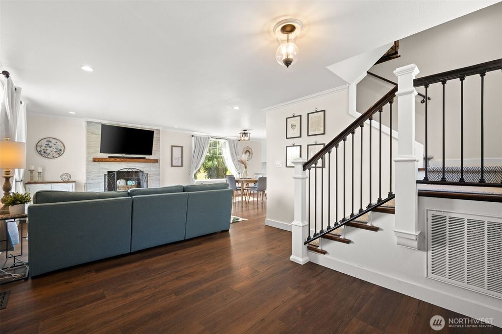 Photo of 1928 Virginia Avenue, Everett, WA 98201 (MLS # 2360316)