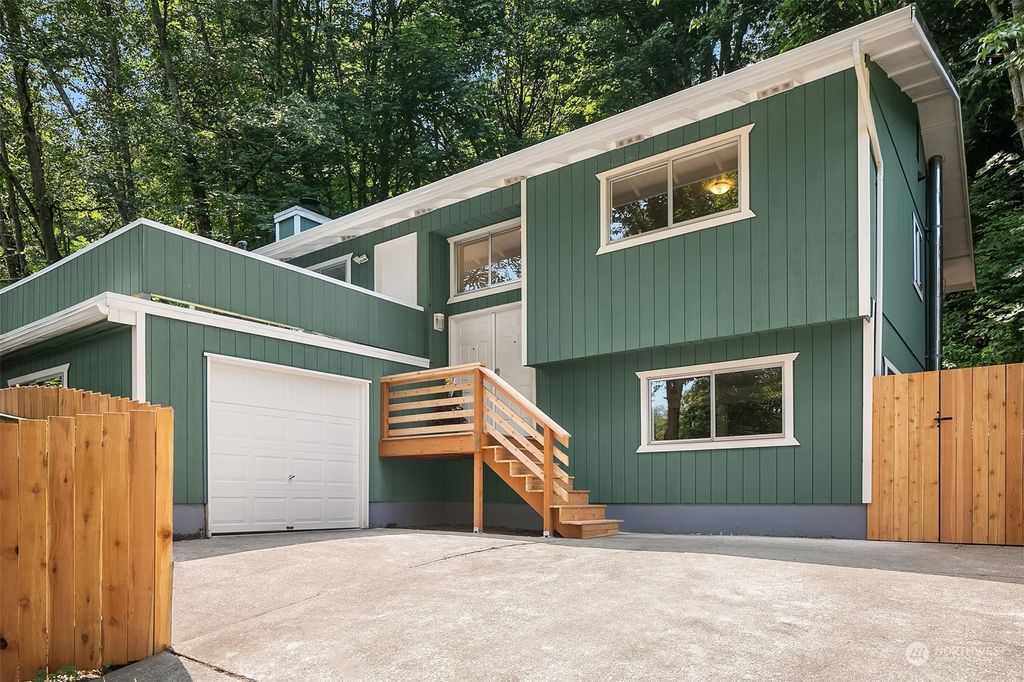 Photo of 6529 25th Avenue SW, Seattle, WA 98106 (MLS # 2134969)