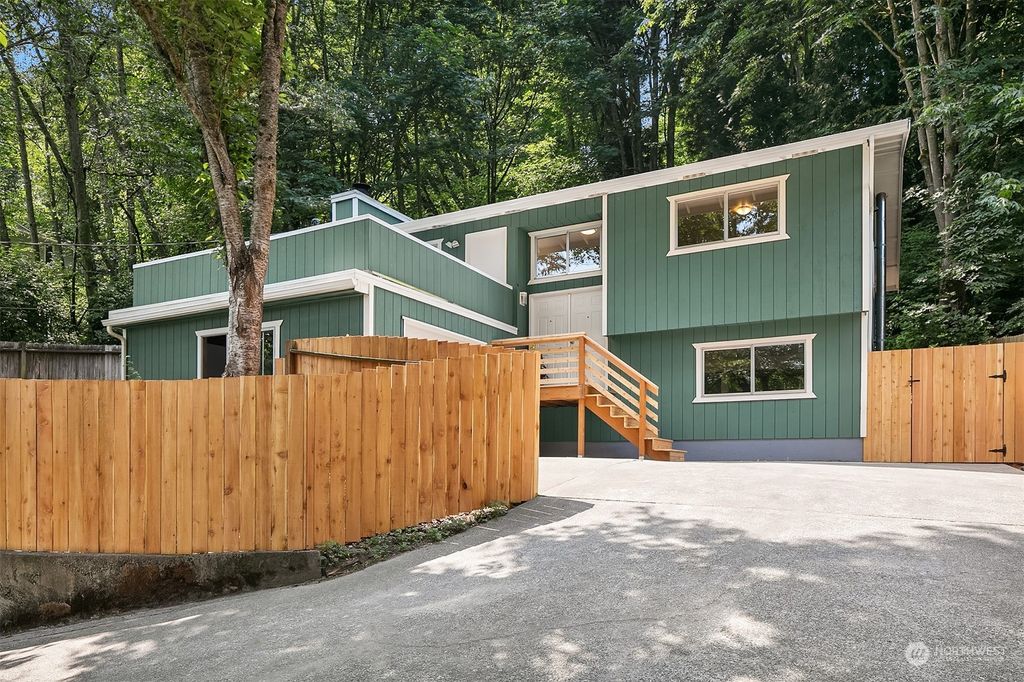 Photo of 6529 25th Avenue SW, Seattle, WA 98106 (MLS # 2134969)
